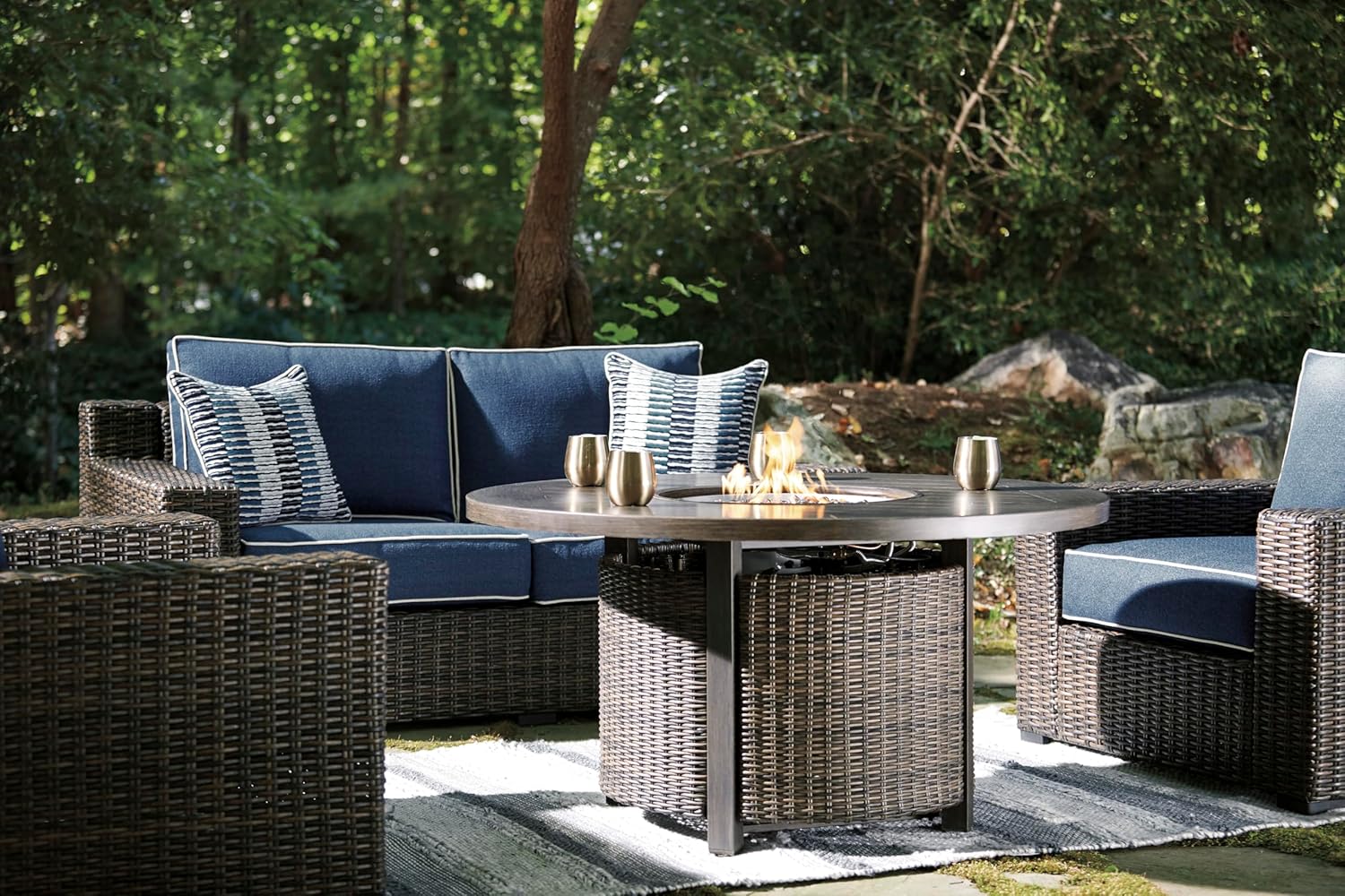Outdoor Round Wicker Fire Pit Table, Patio Gas Fire Table with Glass Guard, Cozy Backyard Heating & Conversation Table for Garden, Deck & Porch